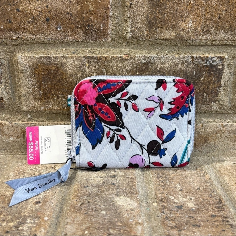 NWT Vera Bradley Petite Zip Around Wallet In Vineyard Floral - Picture 1 of 4